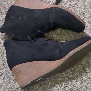 Pair women's ankle boots